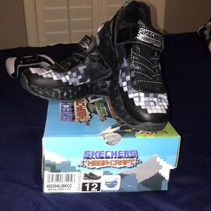 New’s Skechers Minecraft black and gray